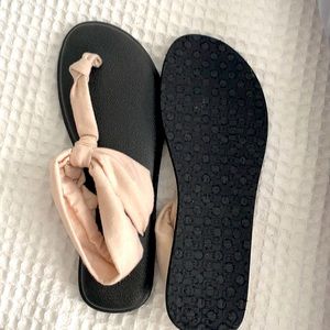 Sanuk yoga mat sling sandals